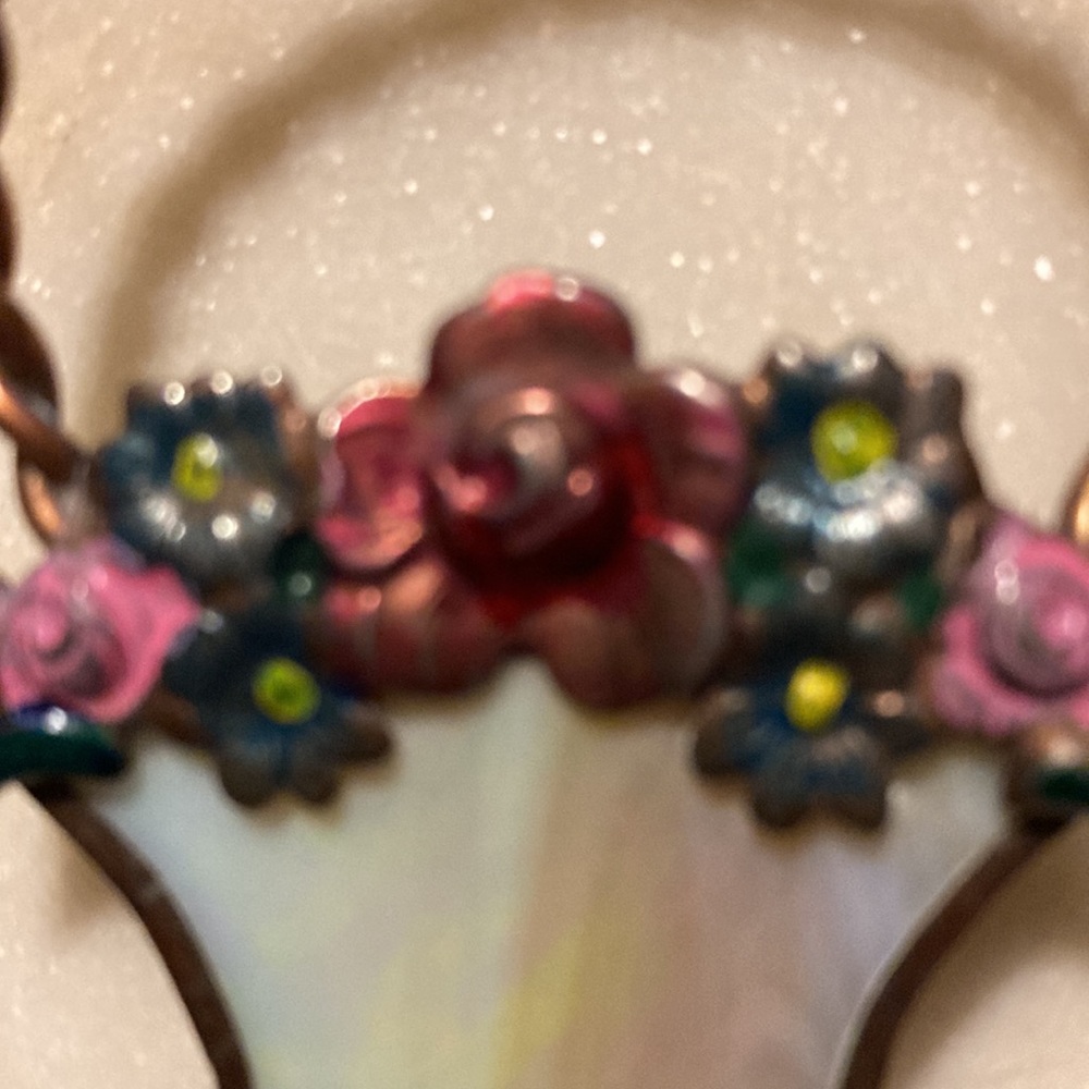 Vintage basket of flowers brooche - Picture 9 of 9